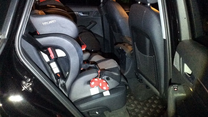 内装後方シート