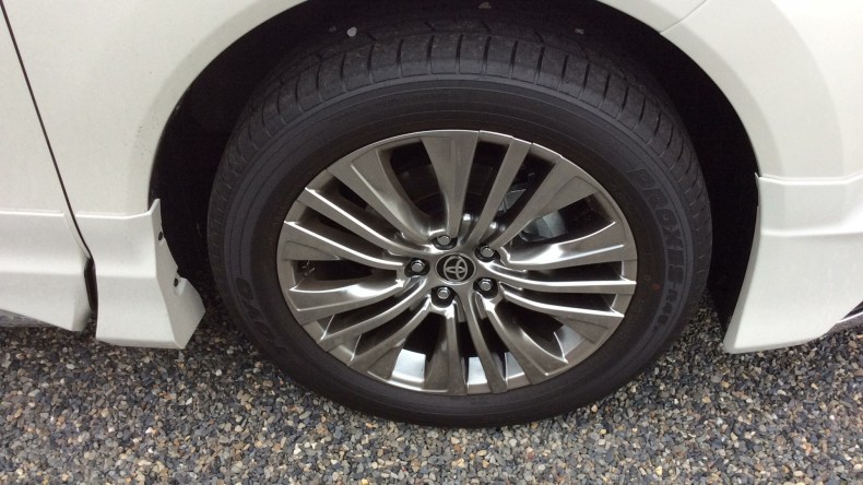 タイヤホイール前