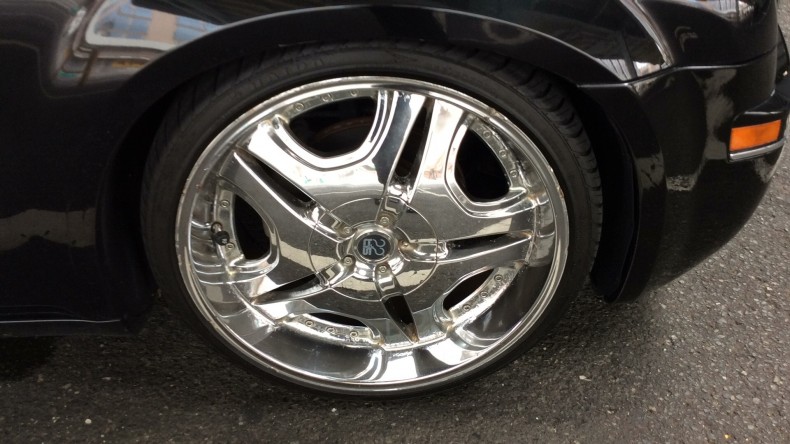 タイヤホイール前