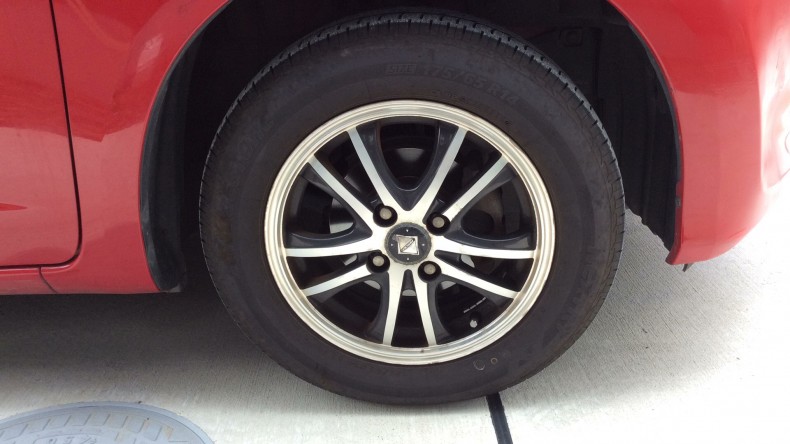 タイヤホイール前