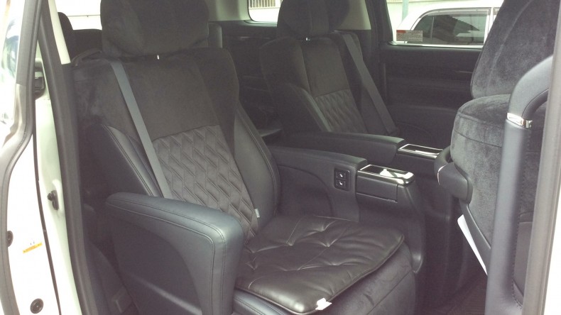 内装後方シート