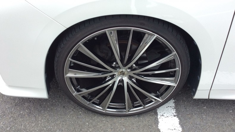 タイヤホイール前