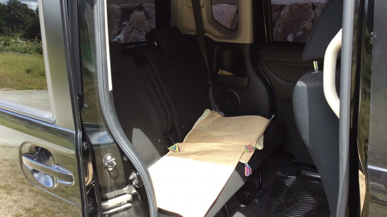 内装後方シート