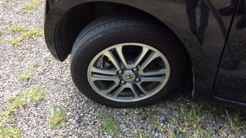 タイヤホイール前