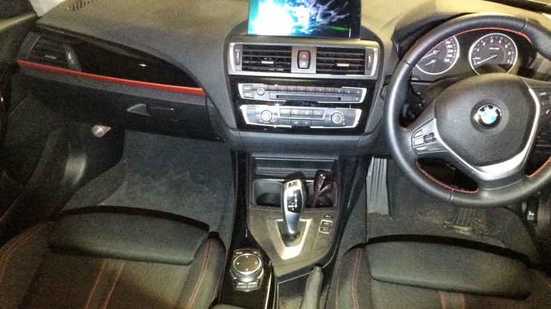 内装インパネ全体