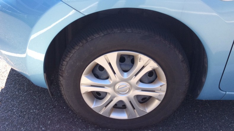 タイヤホイール前