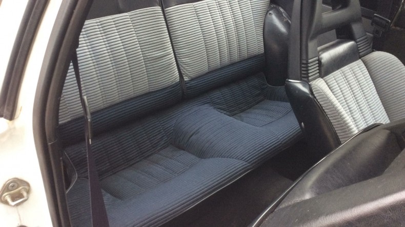 内装後方シート