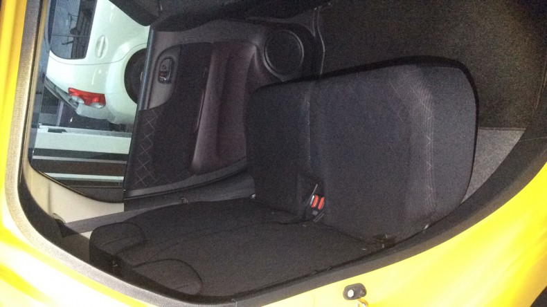 内装後方シート