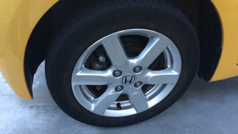 タイヤホイール前