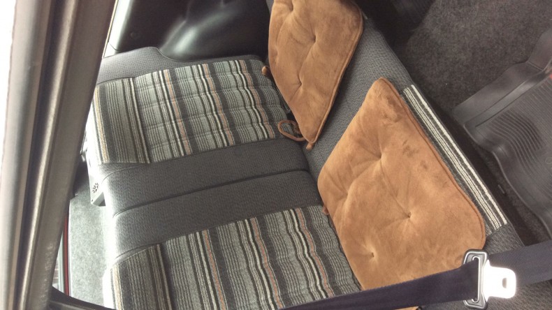 内装後方シート