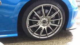 タイヤホイール前