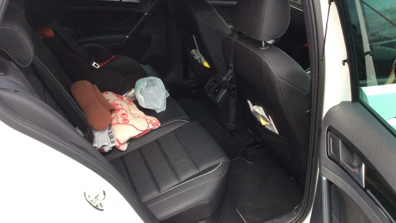 内装後方シート