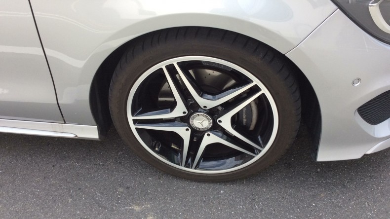 タイヤホイール前