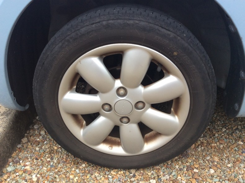 タイヤホイール前