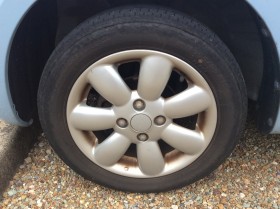 タイヤホイール前