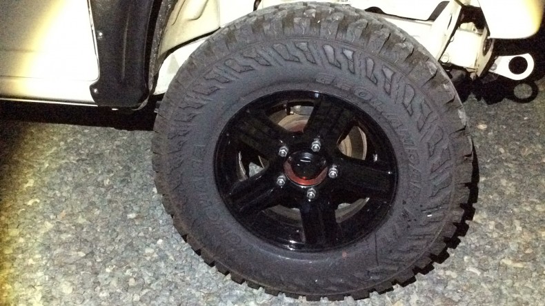 タイヤホイール前