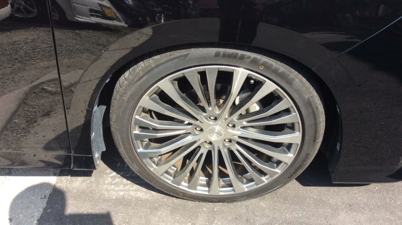 タイヤホイール前