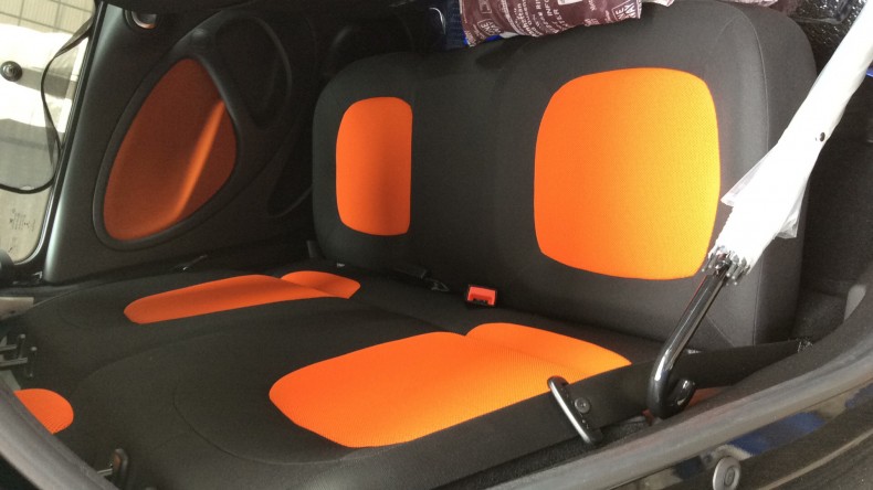 内装後方シート