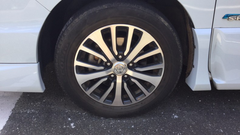 タイヤホイール前