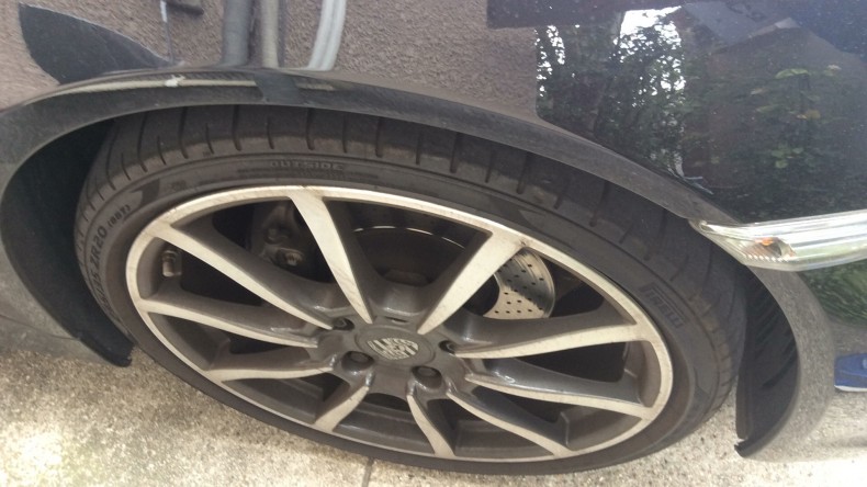 タイヤホイール前