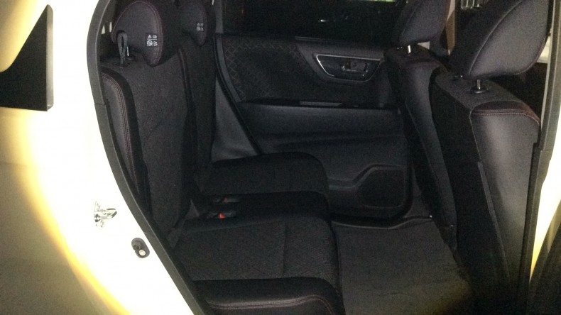 内装後方シート