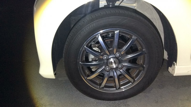 タイヤホイール前