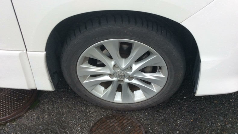 タイヤホイール前