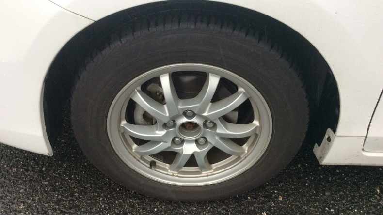 タイヤホイール前