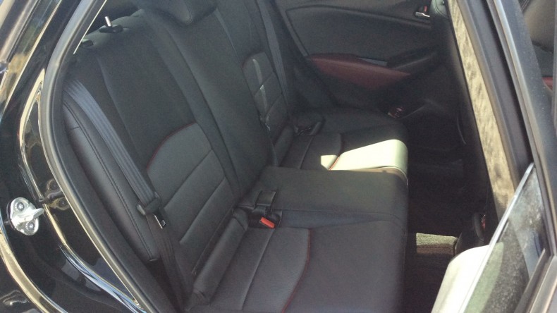 内装後方シート