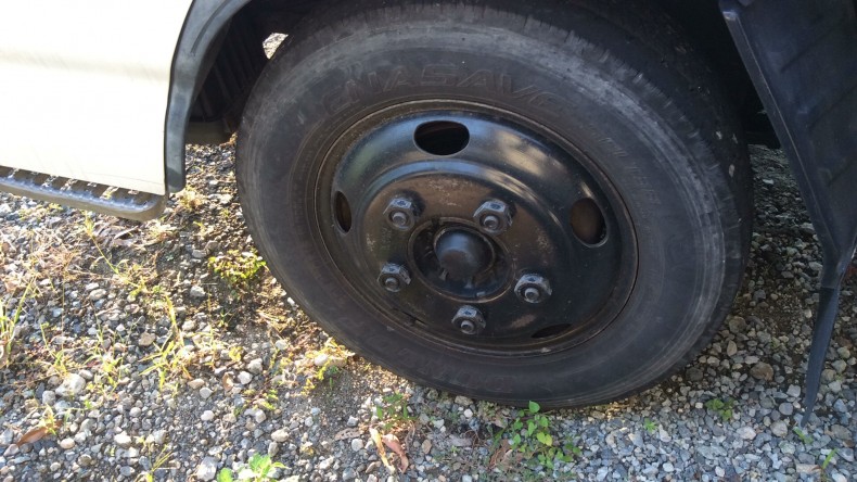 タイヤホイール前