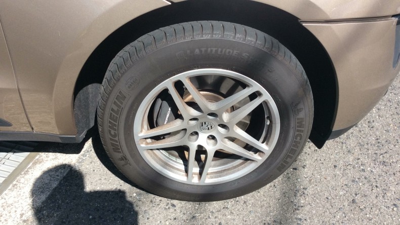 タイヤホイール前