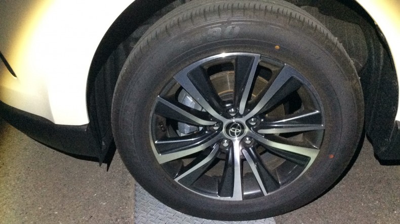 タイヤホイール前