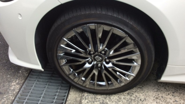 タイヤホイール前