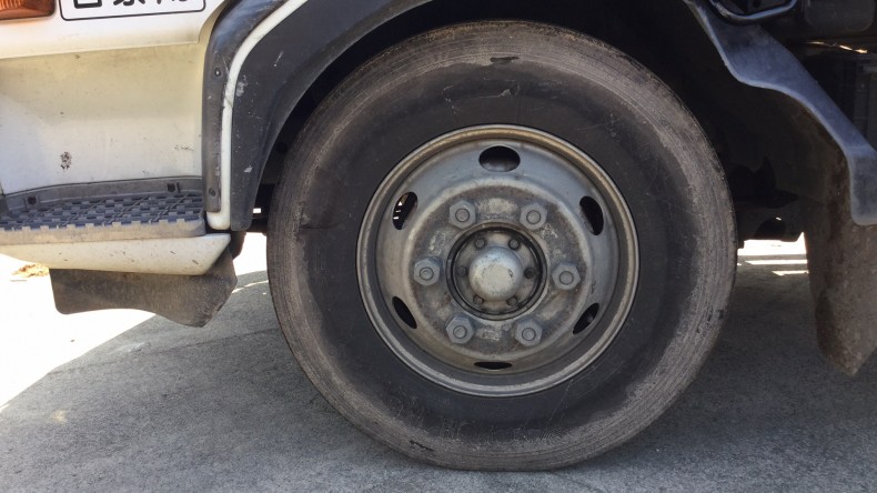 タイヤホイール前