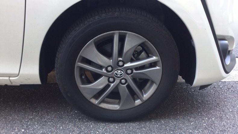 タイヤホイール前