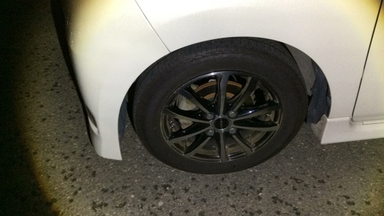 タイヤホイール前