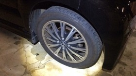 タイヤホイール前