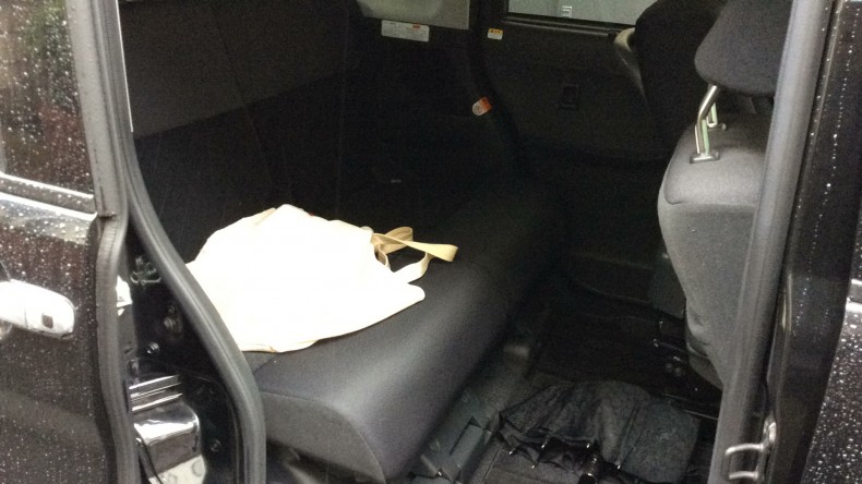 内装後方シート