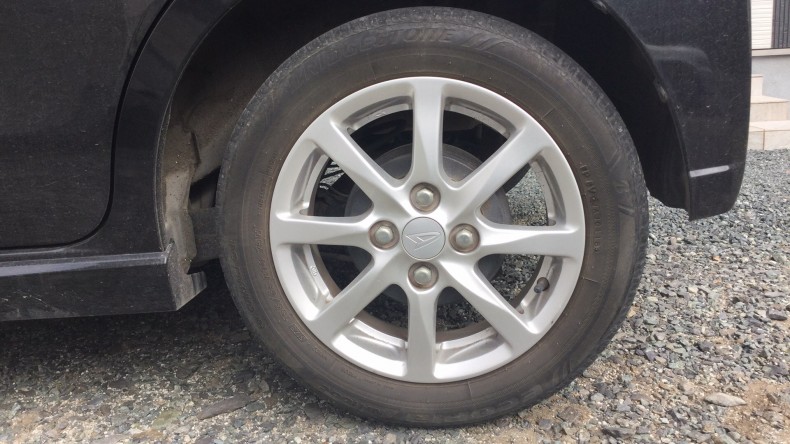 タイヤホイール前