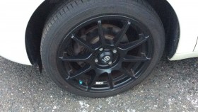 タイヤホイール前