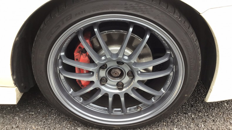 タイヤホイール前