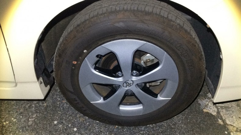 タイヤホイール前