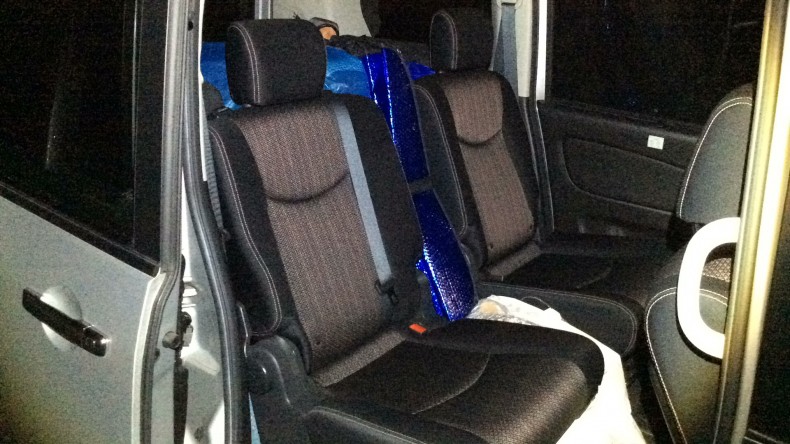 内装後方シート