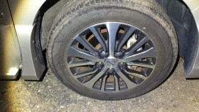 タイヤホイール前