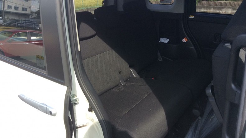 内装後方シート