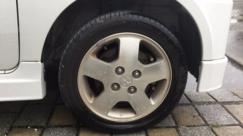 タイヤホイール前