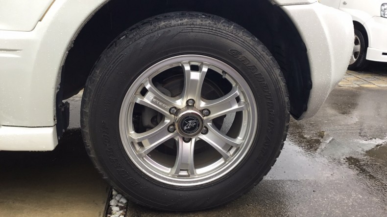 タイヤホイール前