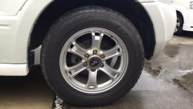 タイヤホイール前