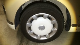 タイヤホイール前