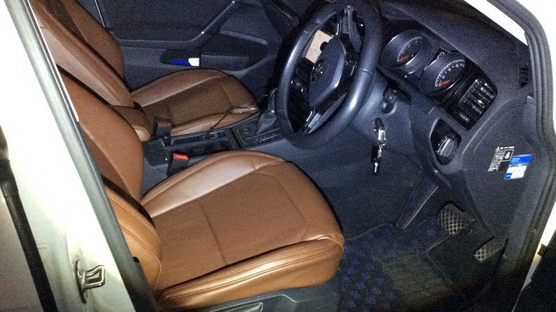 内装前方シート